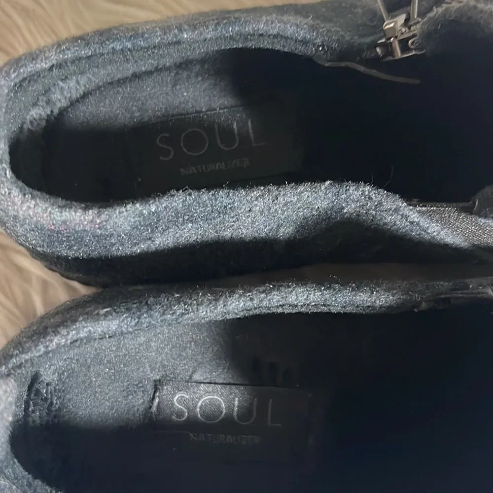 Soul Naturalizer Sneakers Womens size 8.5 W Turner slip on faux fur camo Winter‎